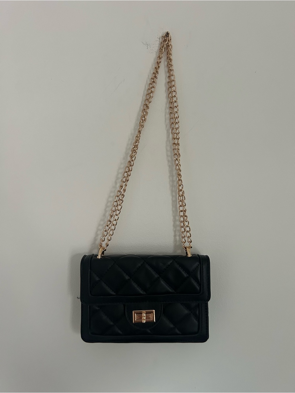 Source Unknown Black Quilted Flap Crossbody with Gold Chain Strap